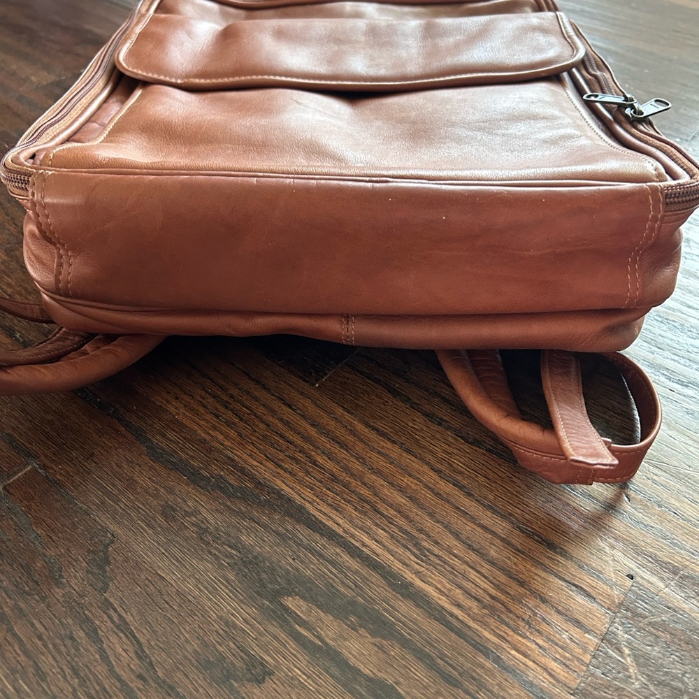 Piel Leander Leather Laptop Backpack - Picture 14 of 16
